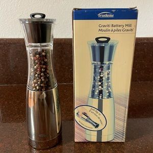 Vintage Trudeau Graviti Pepper Battery Mill NWB Brand New Have Never Used
